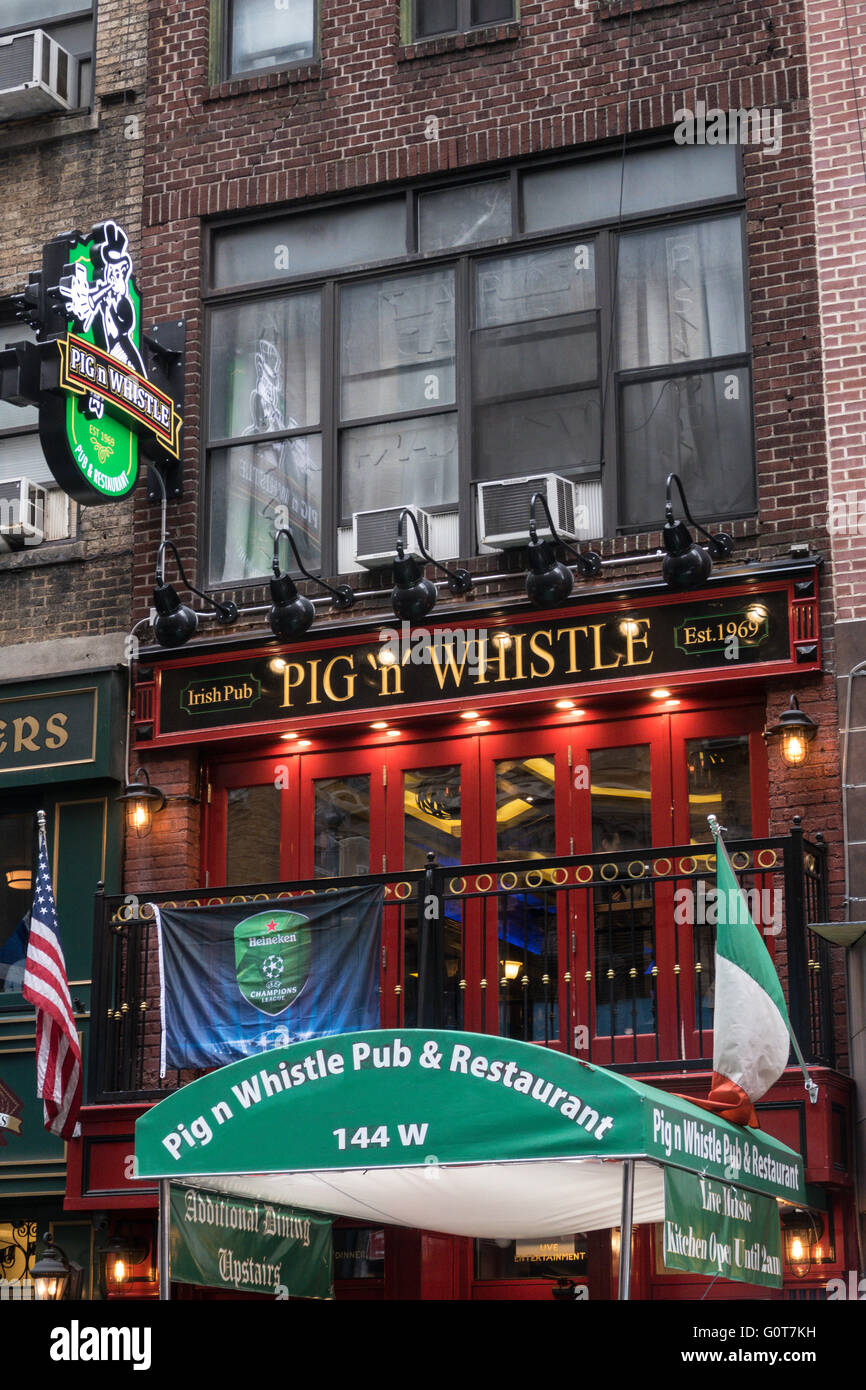 Pig N Whistle Pub Restaurant NYC USA Stock Photo 103795093