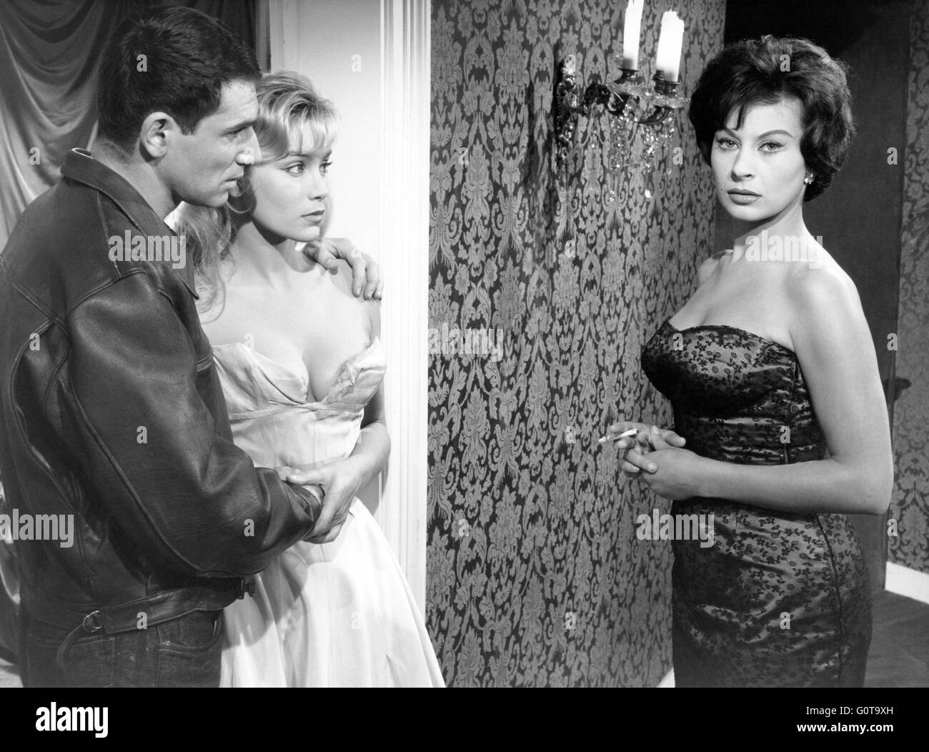 Robert Hossein, Estella Blain and Magali Noel / Women Disappear / 1959 directed by Edouard Molinaro (Productions Jacques Roitfeld / Les Films Sirius) Stock Photo