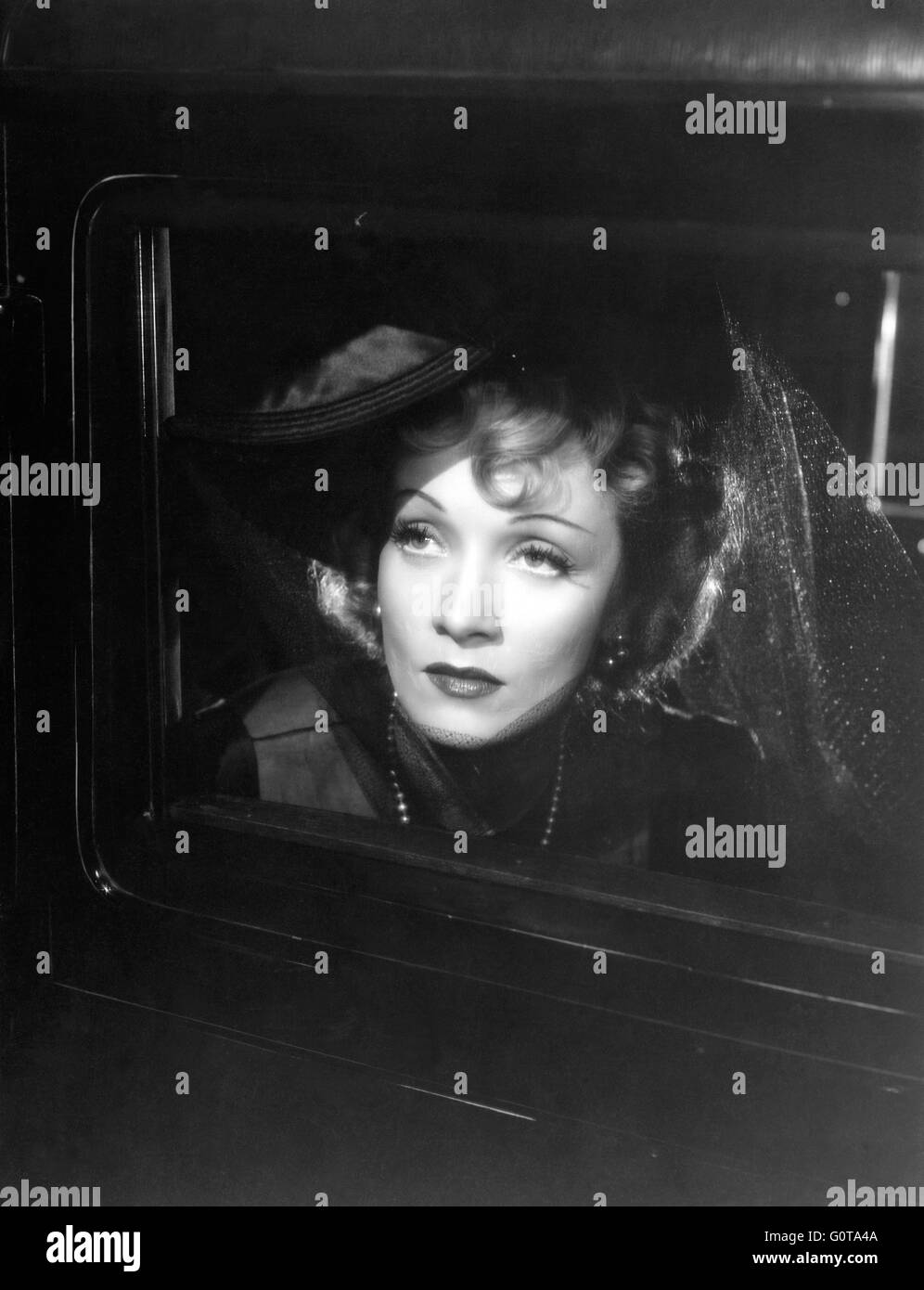 Marlene Dietrich / Pittsburgh / 1942 directed by Lewis Seiler (Universal Pictures) Stock Photo