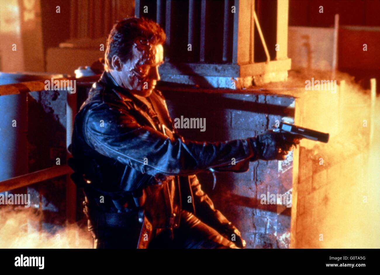 Arnold Schwarzenegger / Terminator 2 : Judgment Day / 1991 directed by James Cameron (Carolco Pïctures) Stock Photo