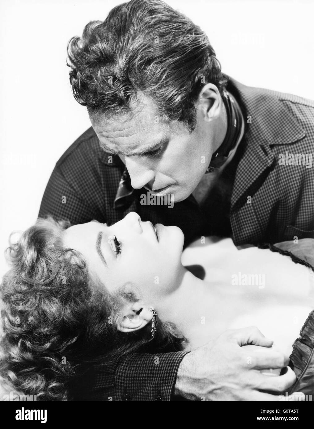 Anne Baxter and Charlton Heston / Three Violent People / 1956 directed by  Rudolp Maté (Paramount Pictures,) Stock Photo