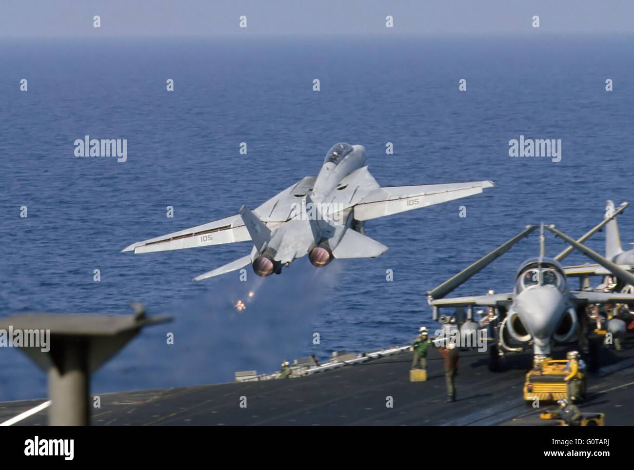 US NAVY, launch of a F 14 'HTomcat' fighter aircraft from Kennedy aircraft carrier in Mediterranean Sea Stock Photo
