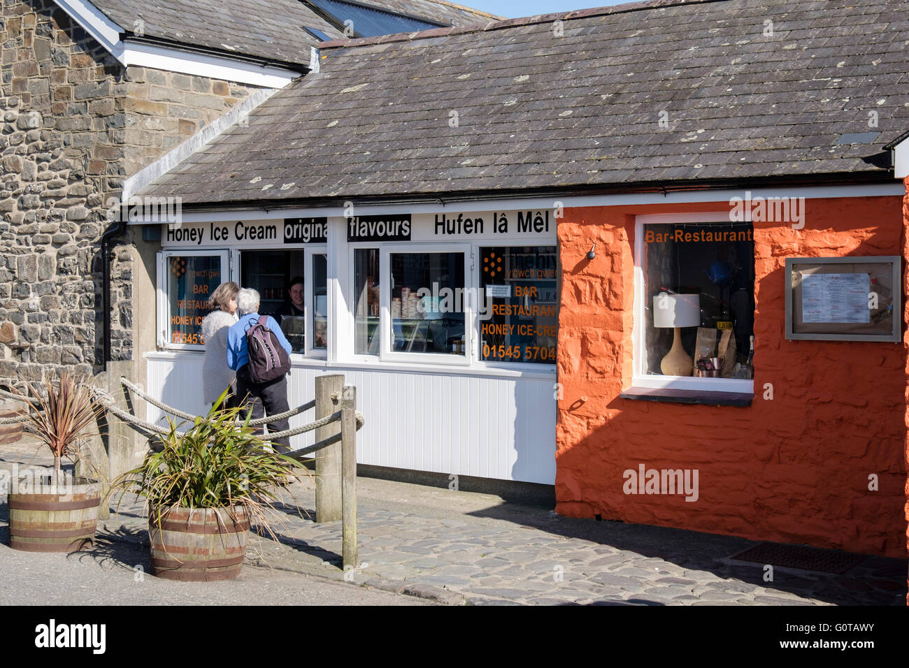 The Hive honey ice cream parlour, cafe and restaurant.  Aberaeron, Ceredigion, Mid Wales, UK, Britain Stock Photo