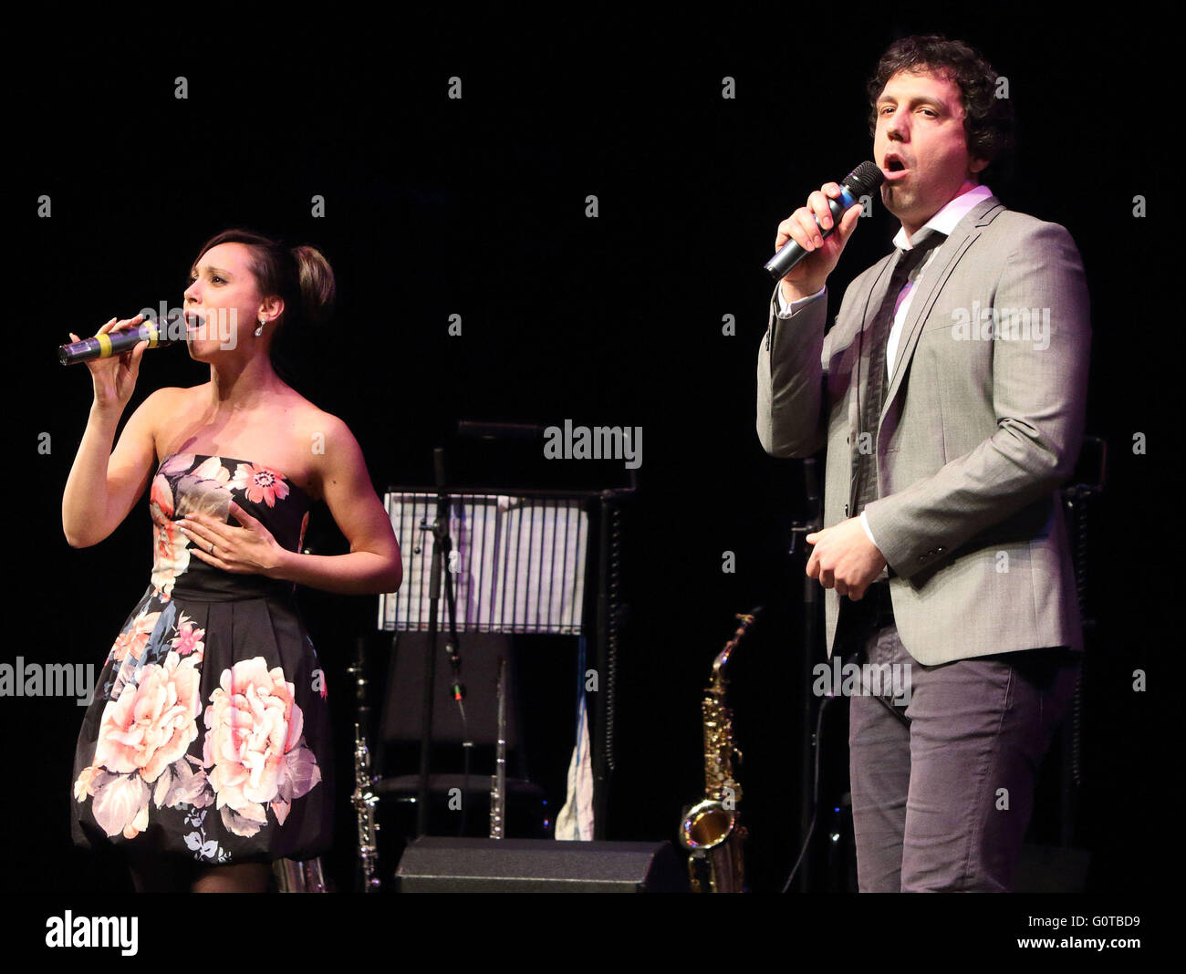 Dunstable, UK. Alex Gaumond and Sophia Ragavelas performing at 'It