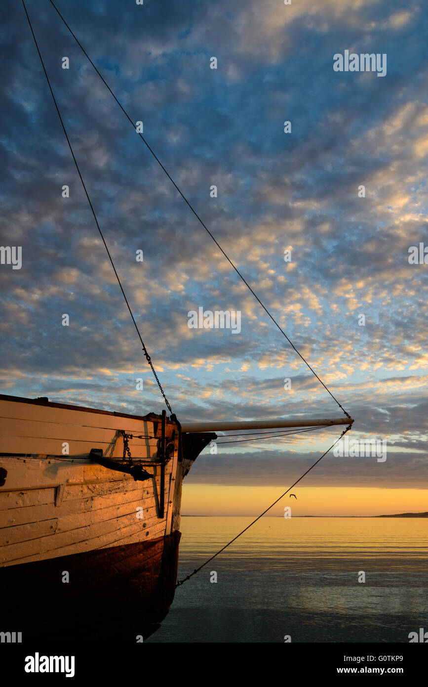Sailing boat at sunset hi-res stock photography and images - Alamy