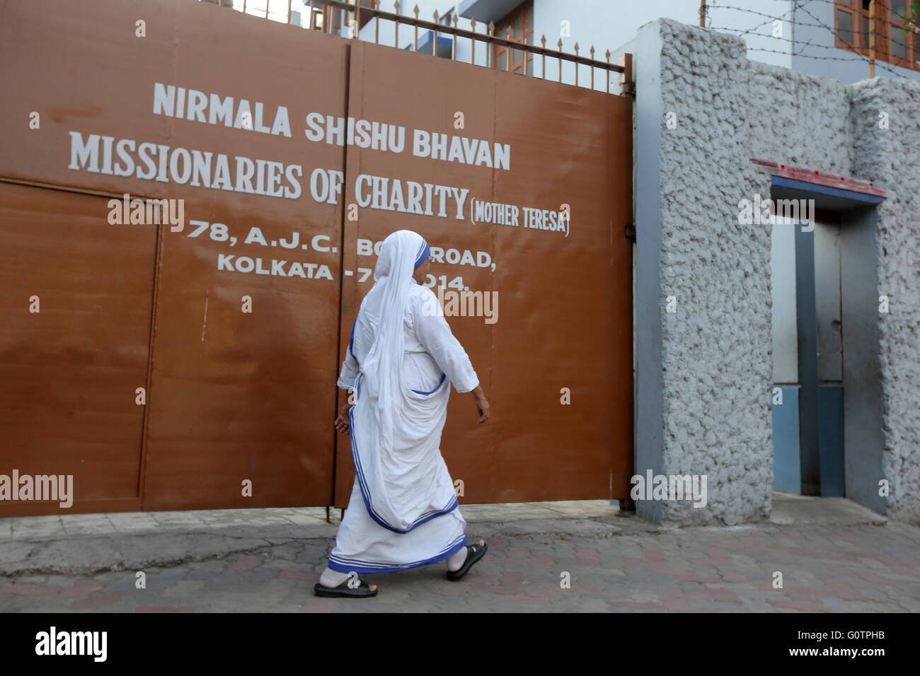 Gate to the 'Shishu Bhayan Children´s House' of the Congregation 'Missionaries of Charity' (Mother Teresa Sisters) in Calcutta, India Stock Photo