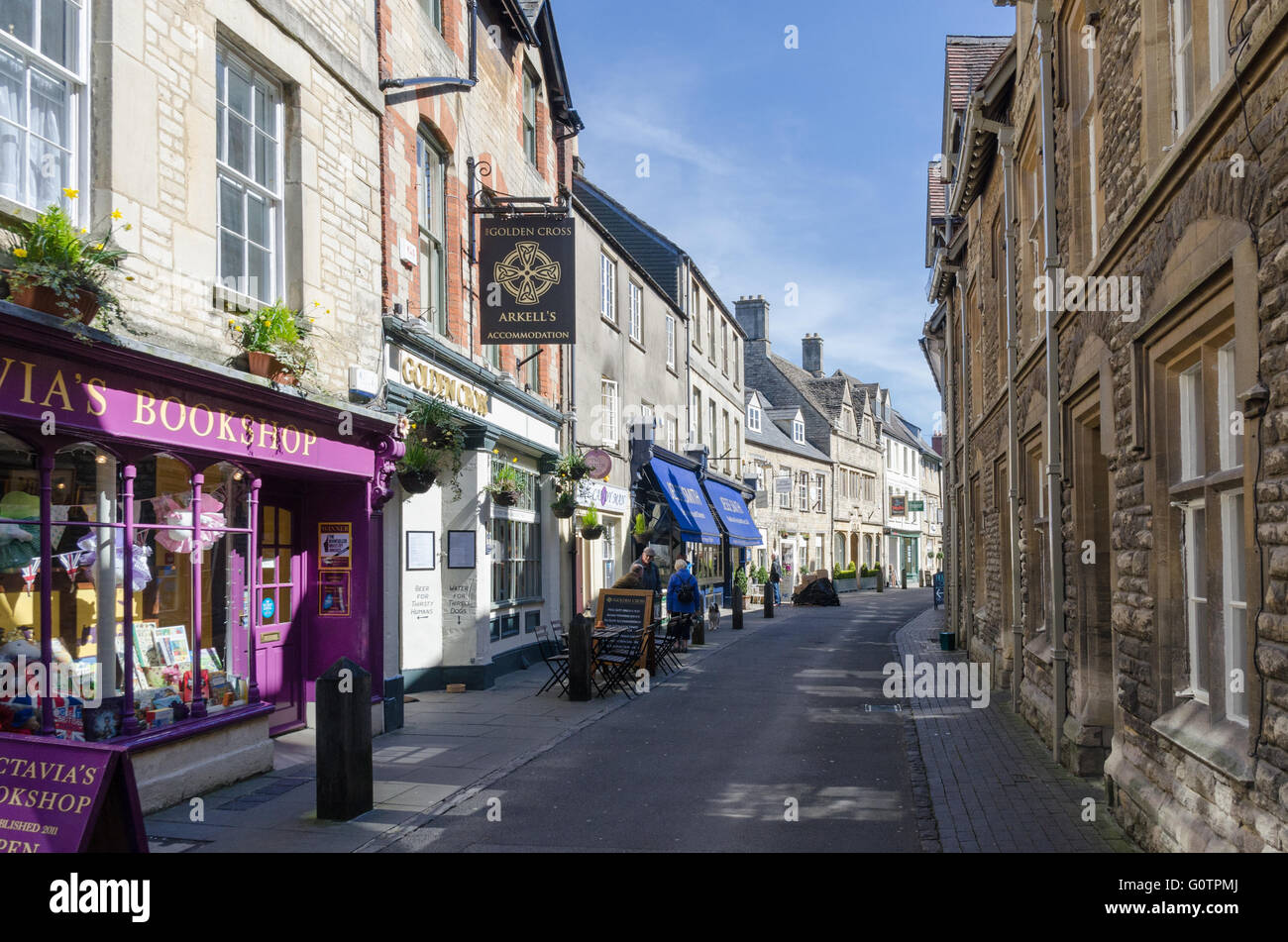 Shops and cafes in Black Jack Street in Cirencester, Gloucestershire Stock Photo