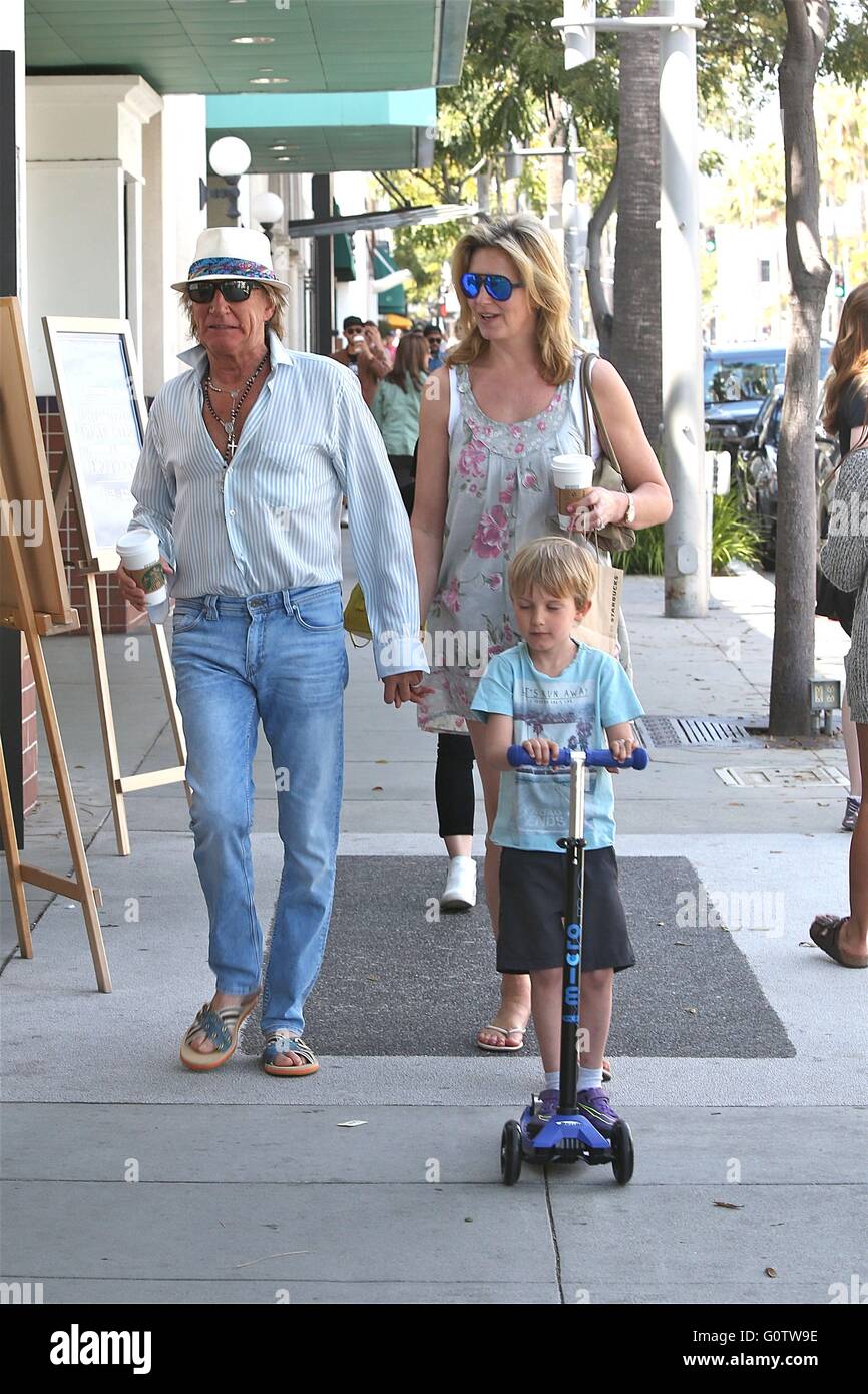Rod Stewart High Resolution Stock Photography And Images Alamy https www alamy com stock photo rod stewart out with wife penny lancaster and their son aiden on a 103808922 html