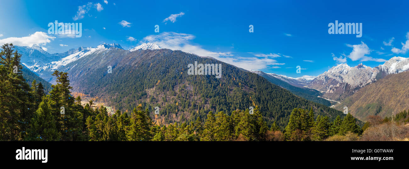 Panorama view of Huanglong national park in Sichuan, province, China Stock Photo