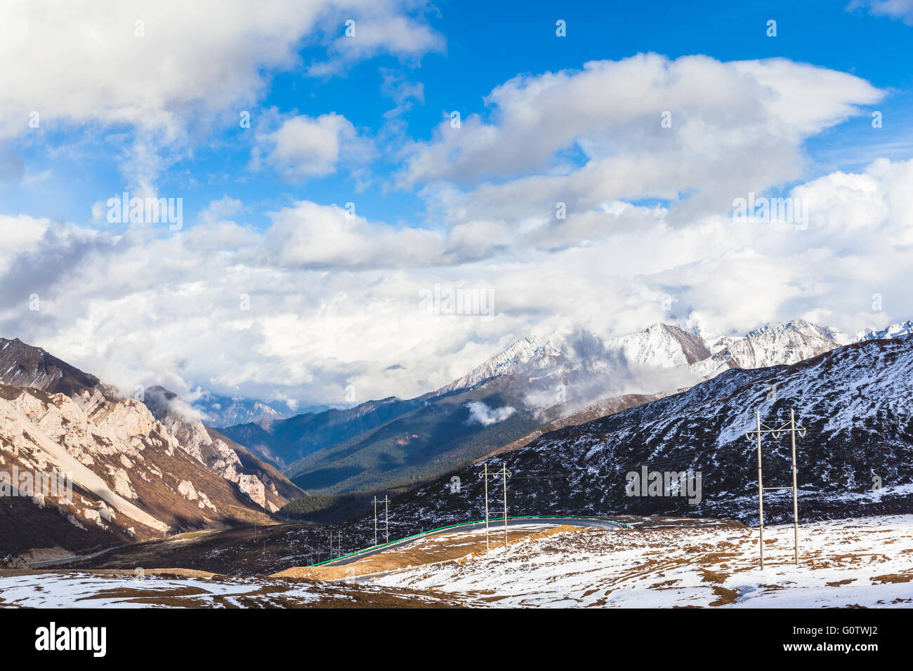 Panorama view of the snow covered high mountains on the Highland of Sichuan Province, on the way between Huanglong and Jiuzhaigo Stock Photo