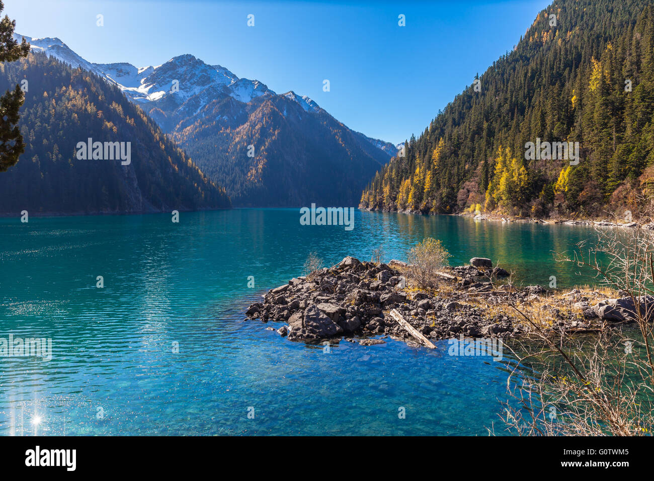 Coloeful view of lake and forest in Jiuzhaigou national park, Sichuan Province, China Stock Photo