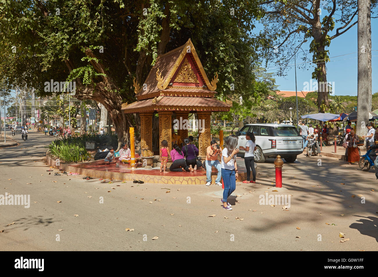 Shrine in middle of road, Siem Reap, Cambodia Stock Photo