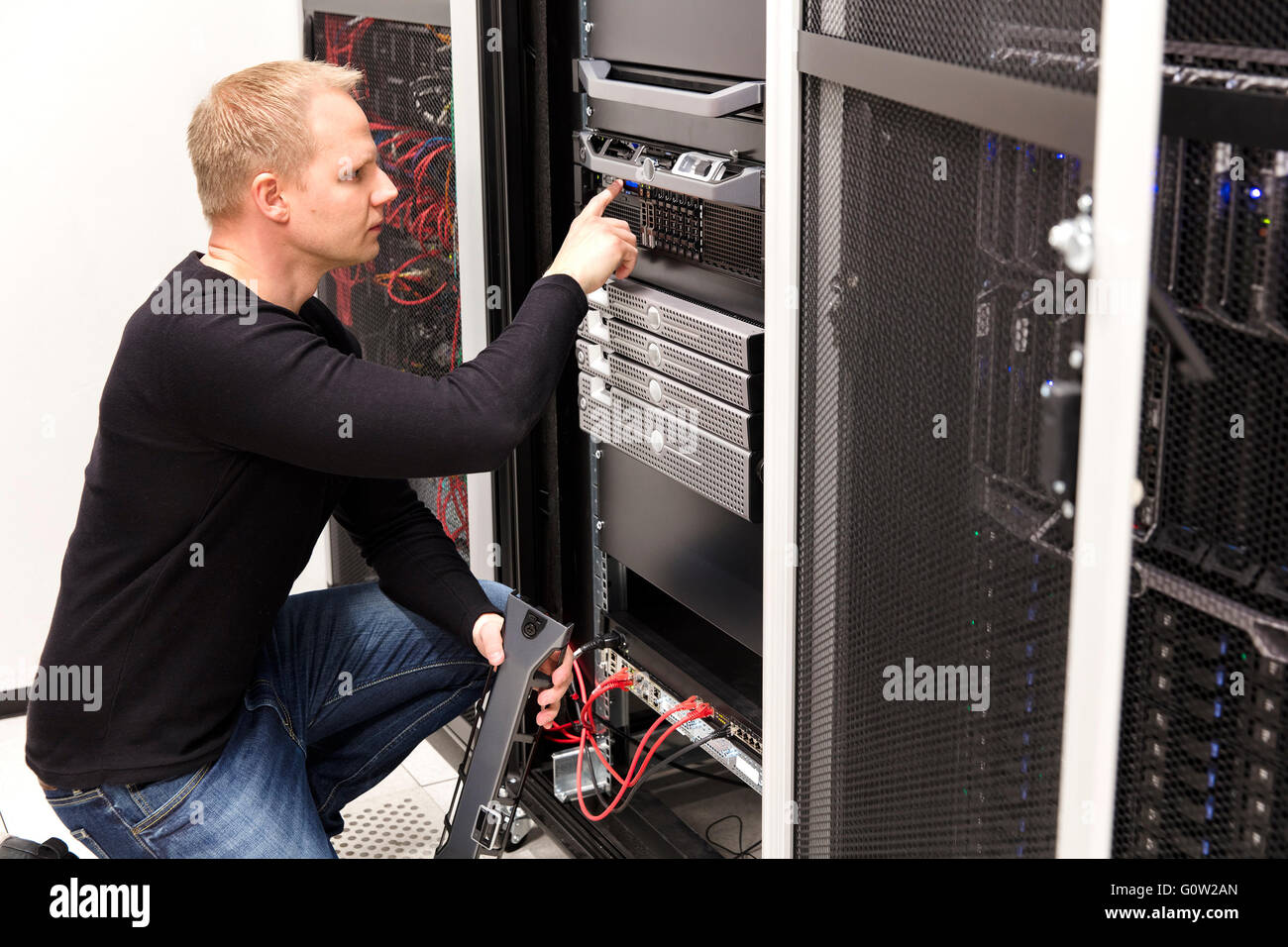 It technician maintain servers an SAN in datacenter Stock Photo