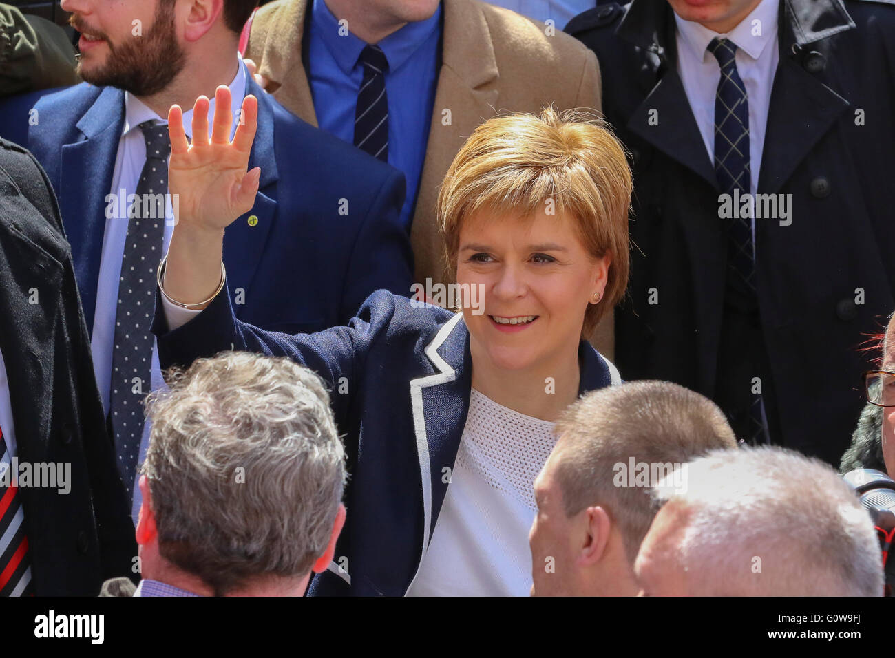 Glasgow, Scotland, UK. 4th May, 2016. Nicola Sturgeon addressed an SNP rally in Glasgow city centre today in the run up to the elections to be held on Thursday 5 May for the Scottish Parliament.  She claimed that the Scottish National Party was the only political party o work for the interests of Scotland and encouraged her supporters to vote 'twice' for the SNP and return her as First Minister. Credit:  Findlay/Alamy Live News Stock Photo