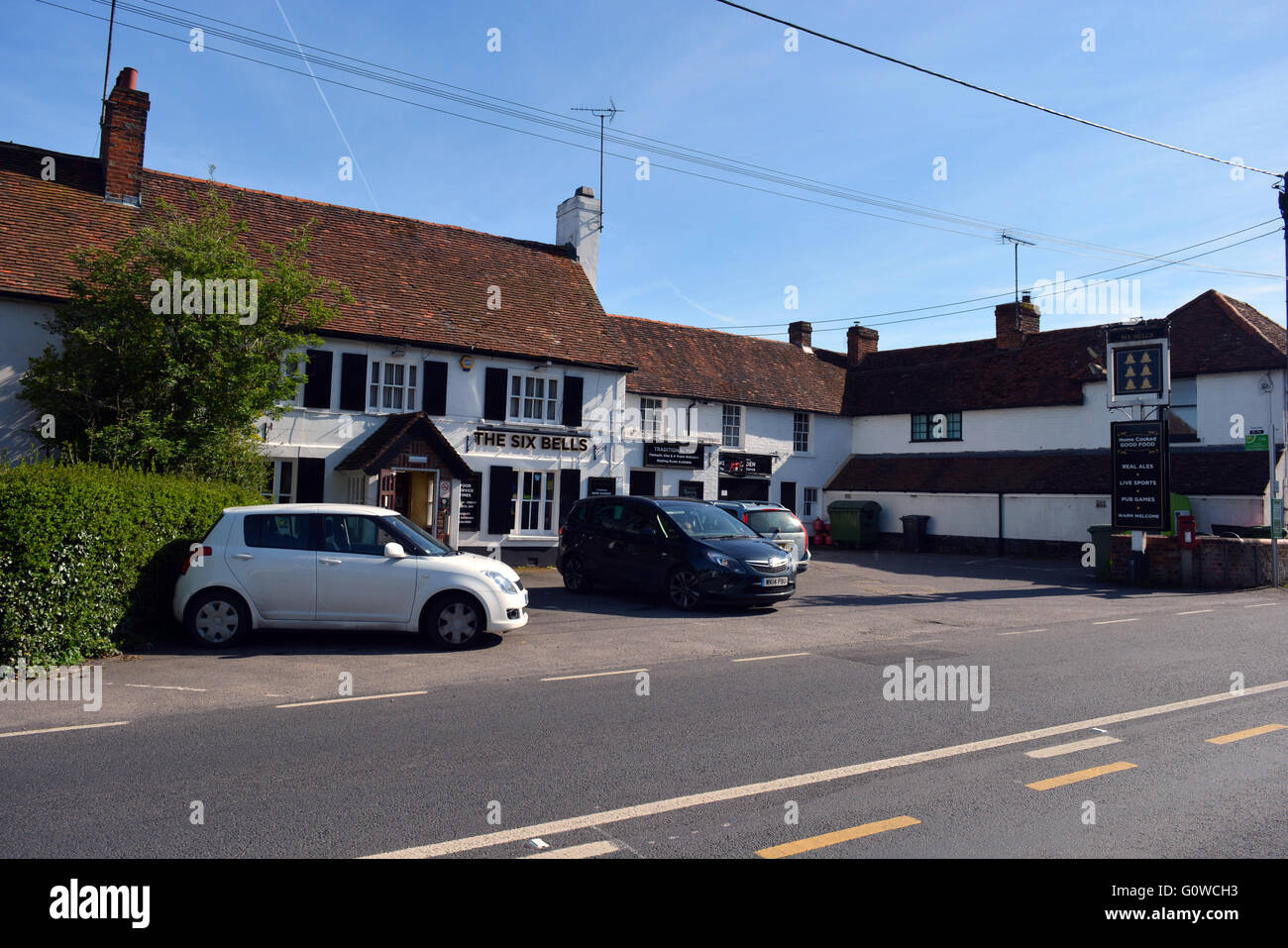Six Bells pub in Burghfield, Reading on a sunny day. Charles Dye / Alamy Live News Stock Photo