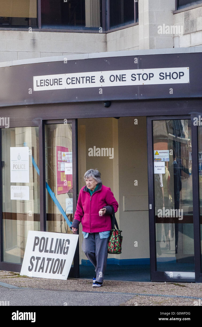 West Kirby, Wirral, United Kingdom – 5th May 2016 – People coming out of polling stations after casting their vote in today’s series of elections across the United Kingdom. Elections are taking place for the Scottish Parliament, Northern Ireland and Welsh Assemblies and councils across England, as well as Police and Crime Commissioners and new Mayors being elected. Credit:  rsdphotography/Alamy Live News Stock Photo