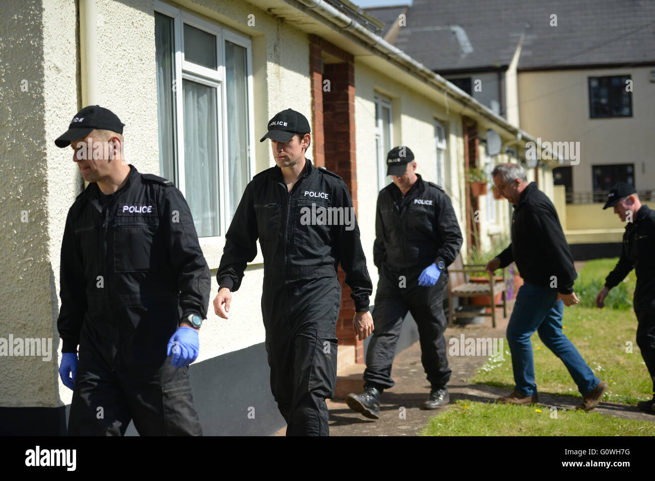 Bradninch, UK. 5th May, 2016.  Police arrive at the Scene to continue digging - Day Three Bradninch - Williams family connected with Fred West. Credit:  @camerafirm/Alamy Live News Stock Photo