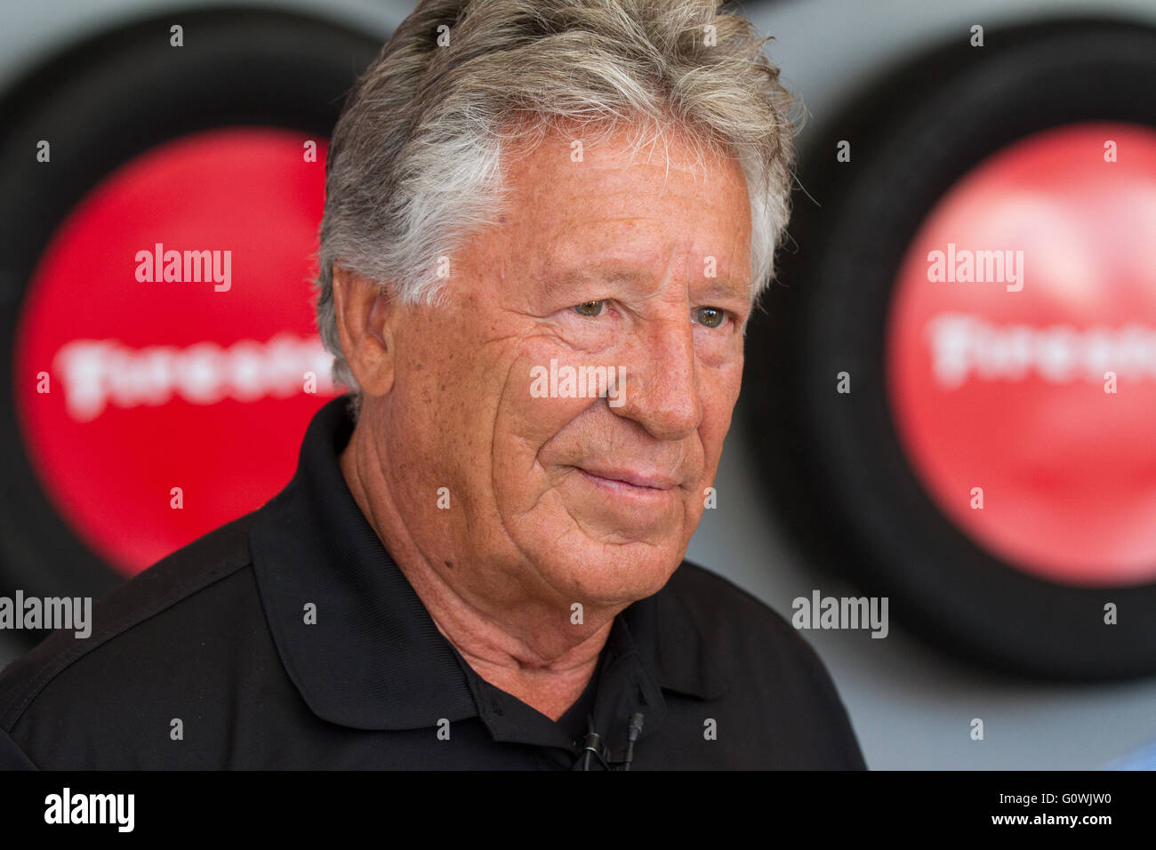 Kingston, Ontario. 5th May, 2016. Retired American race car driver Mario Andretti speaks to fans in Kingston Ont., on  May 5, 2016. Credit:  Lars Hagberg/Alamy Live News Stock Photo