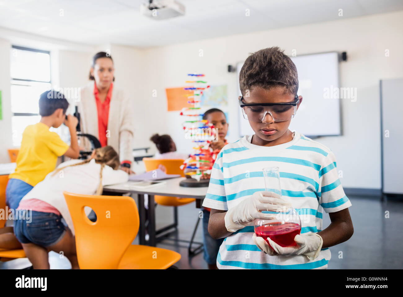 School child science beaker hi-res stock photography and images - Alamy