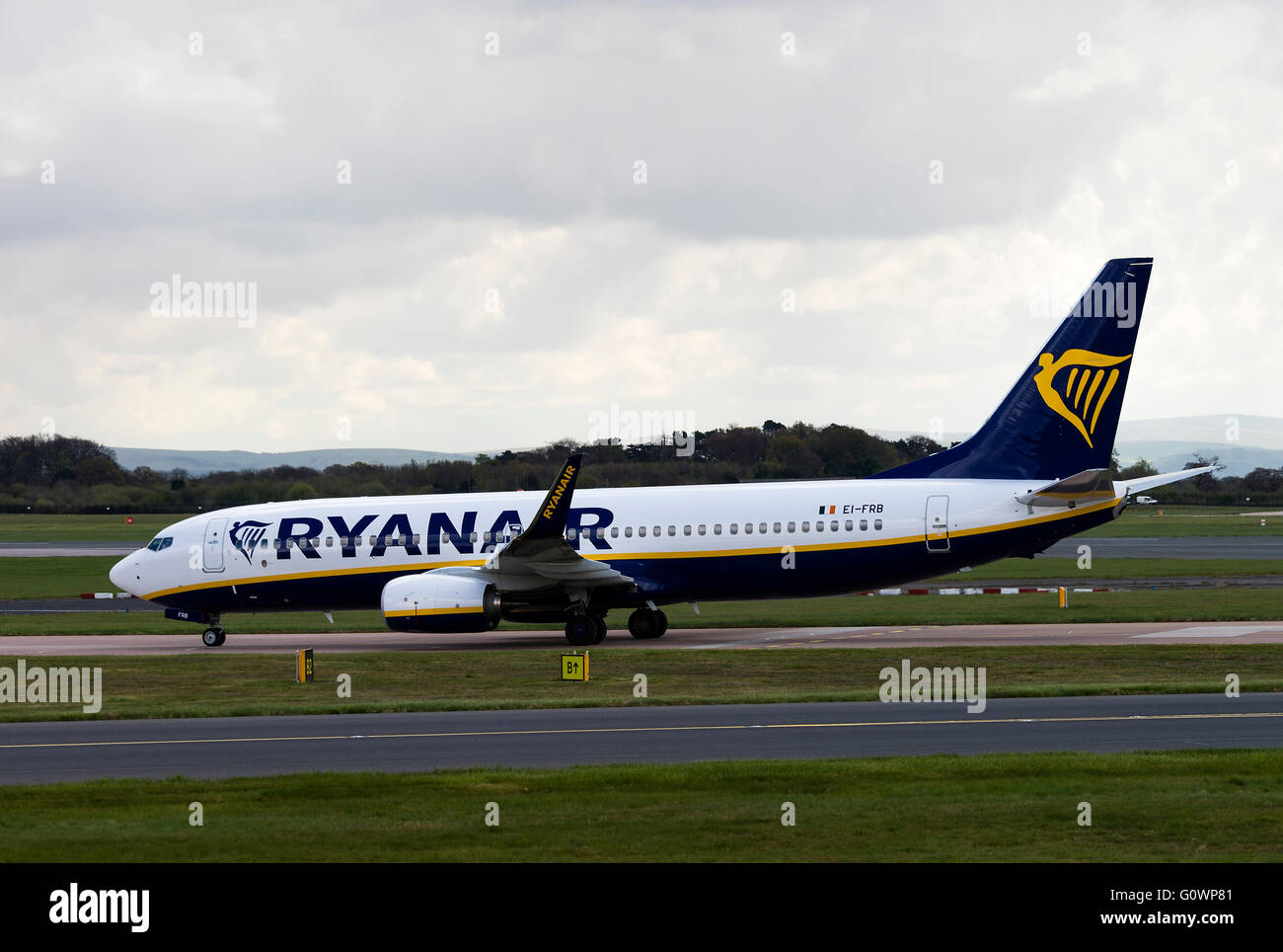 Ryanair Airline Boeing 737-8AS(w) Airliner EI-FRB Taxiing for Take Off at Manchester International Airport England UK Stock Photo