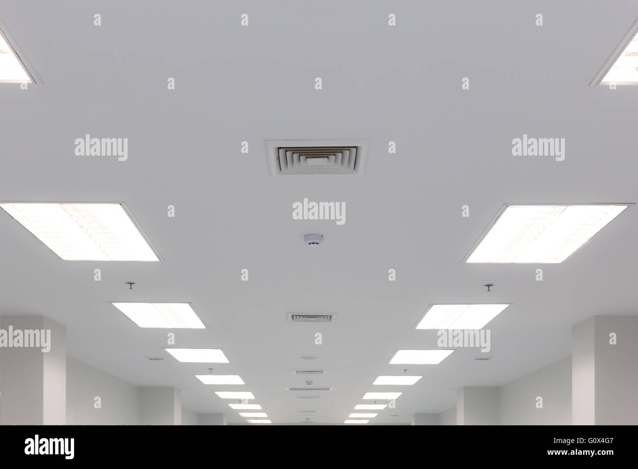 Ceiling fluorescent lighting hi-res stock photography and images - Alamy