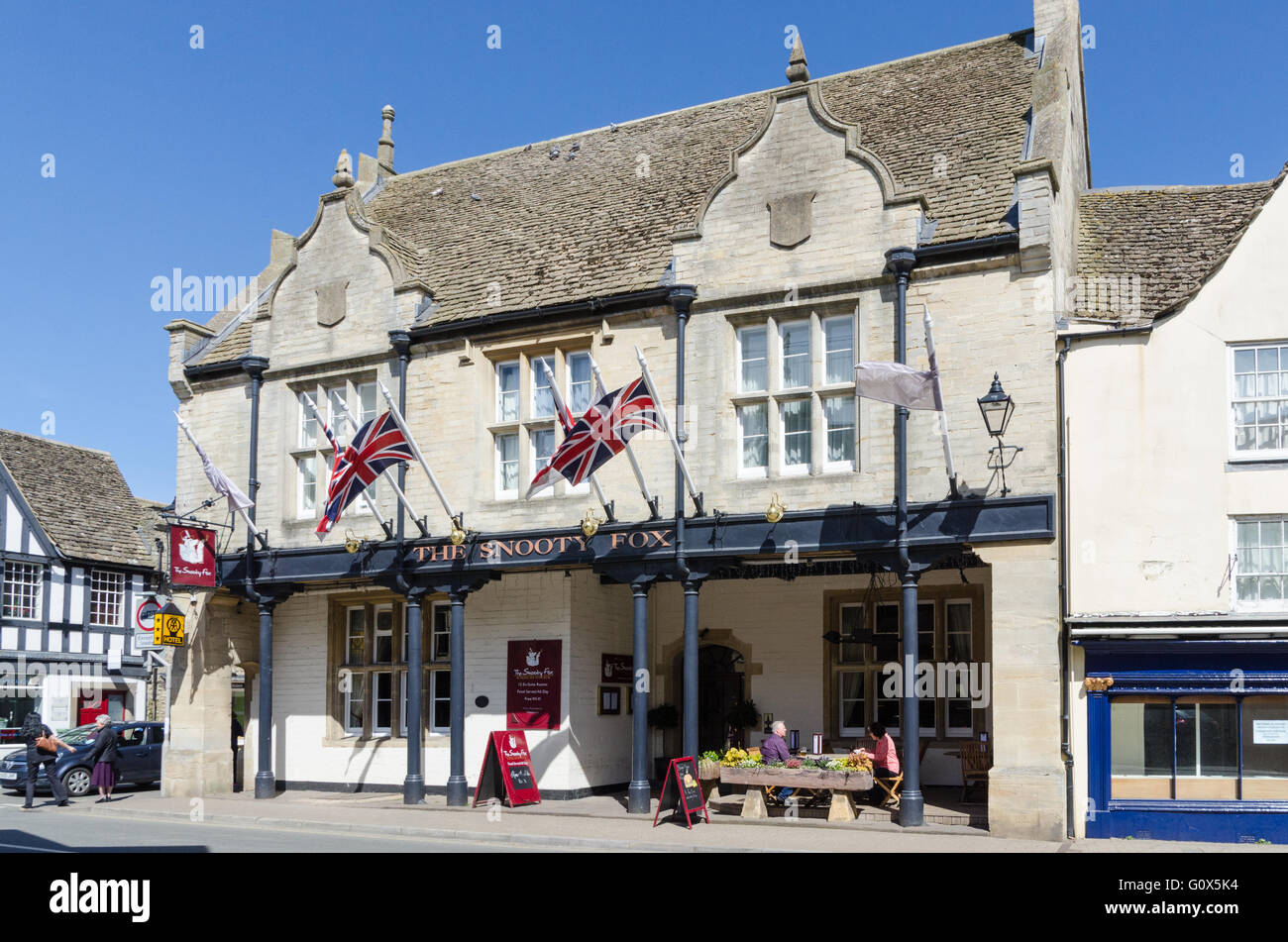 The Snooty Fox Hotel and pub in the centre of the Cotswold town of Tetbury Stock Photo