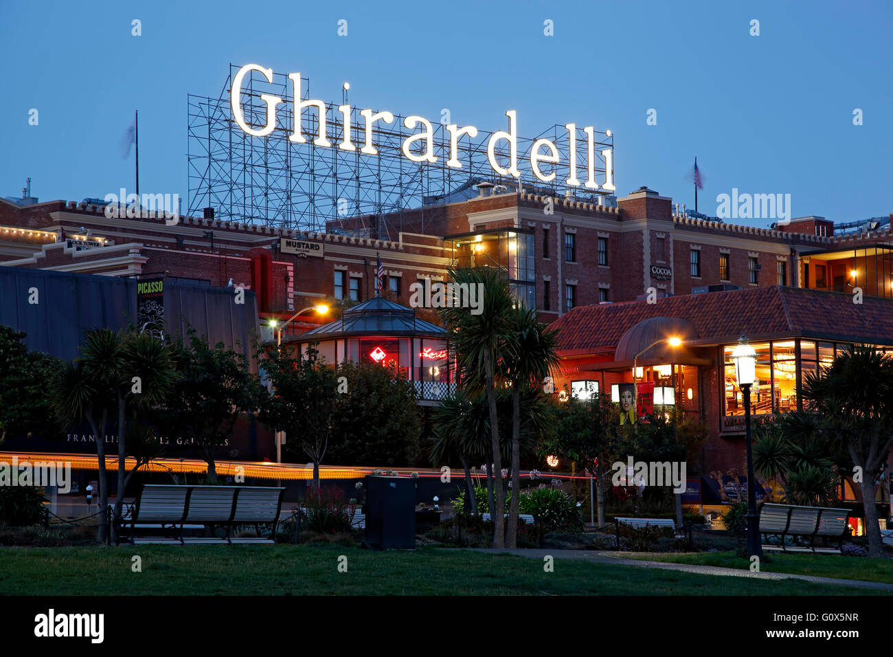 Ghirardelli square san francisco hi-res stock photography and images