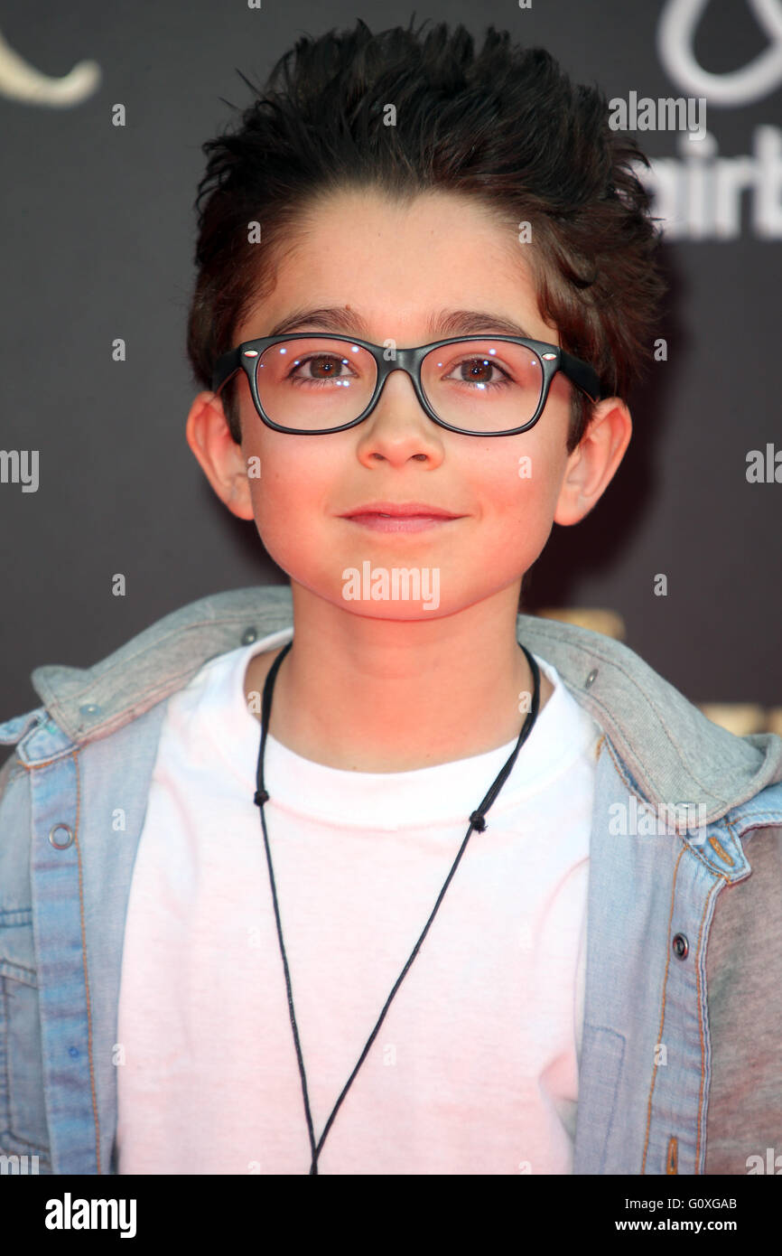 николас бехтель. габриет бечтел. николас бехтель. николас сирота. николас бехтель.