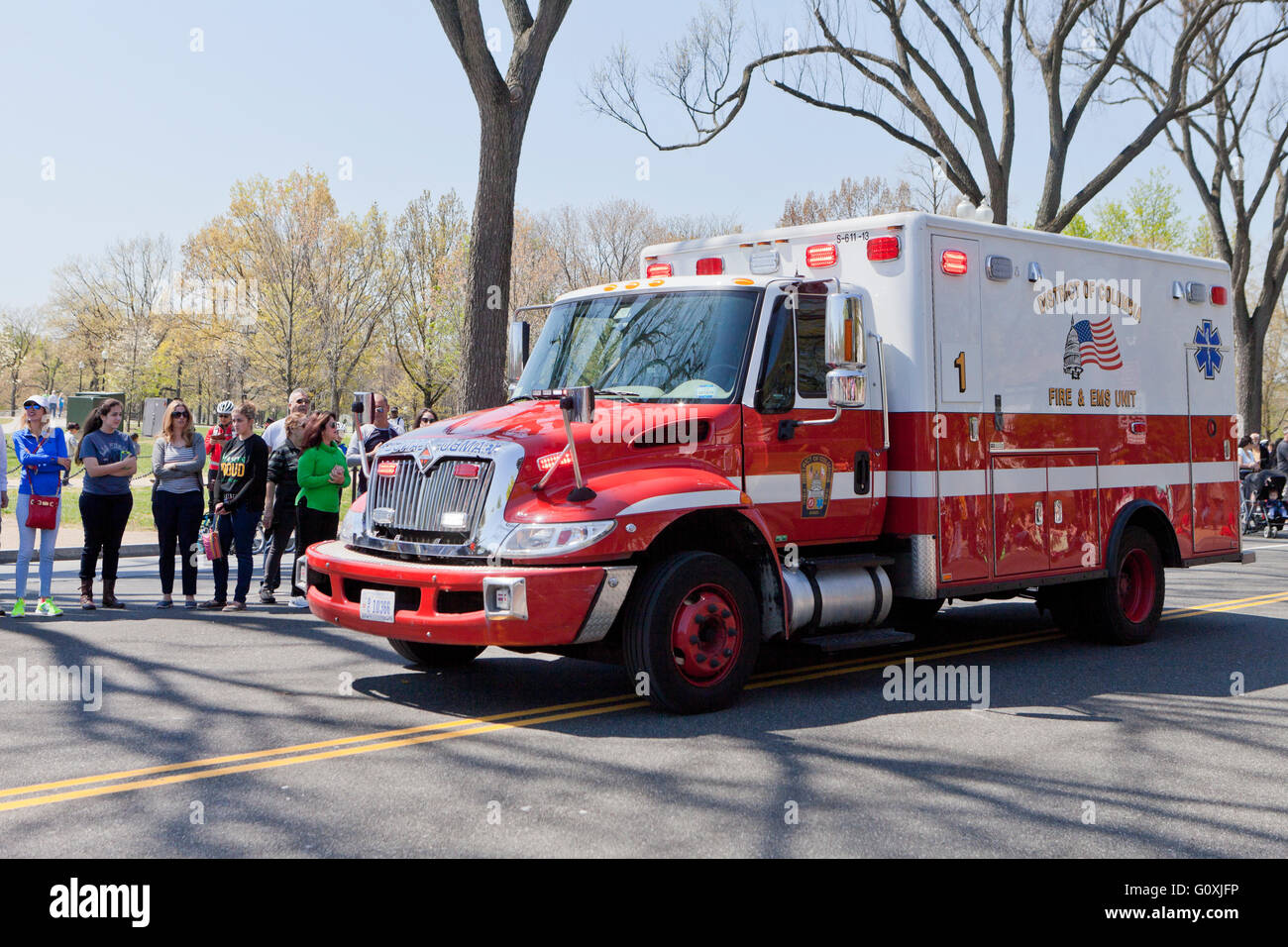 Washington DC Fire Department EMS ambulance reporting to call