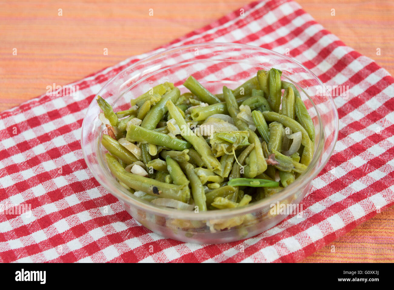 steamed green beans in a glass bowl Stock Photo