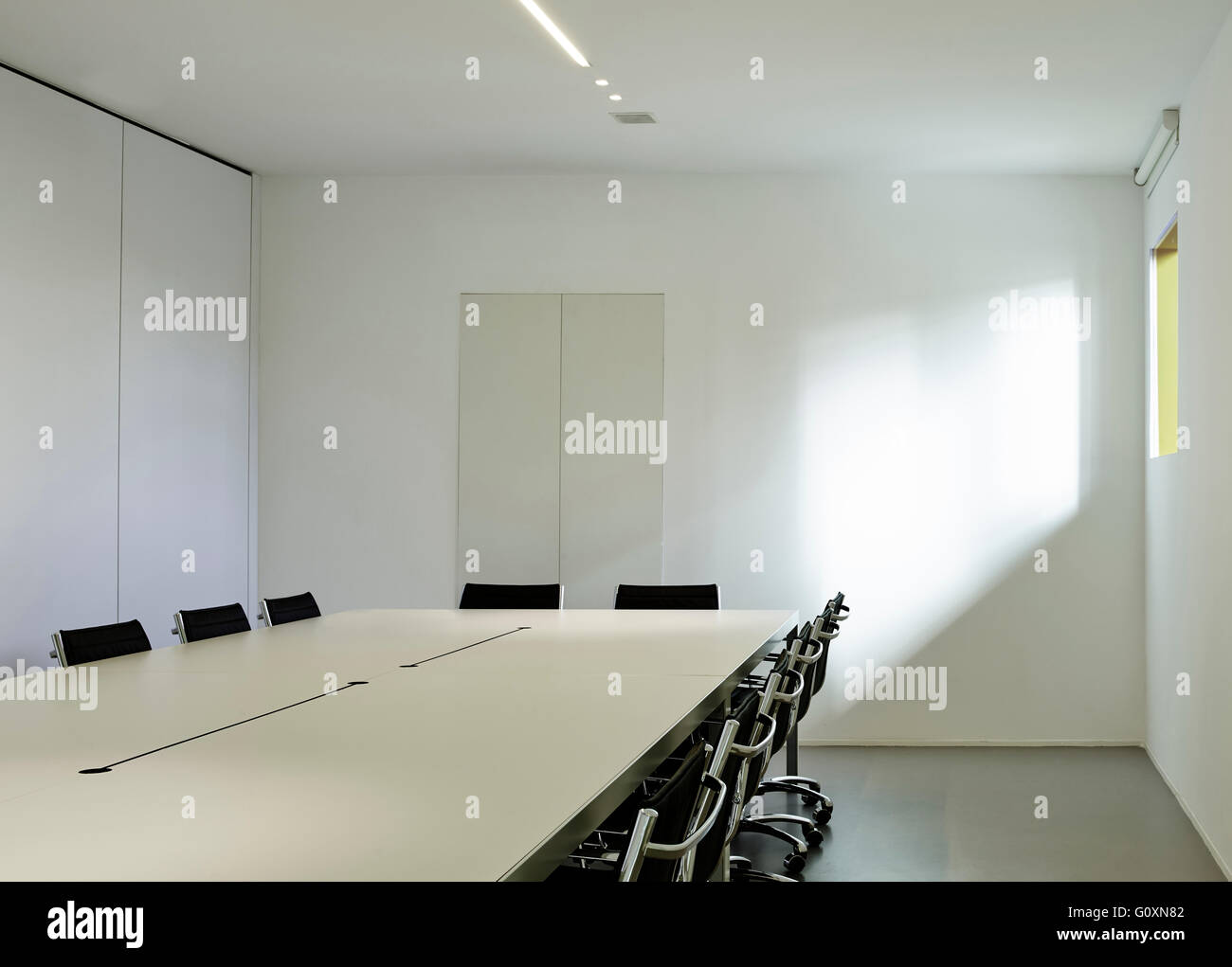 Long conference table hi-res stock photography and images - Alamy