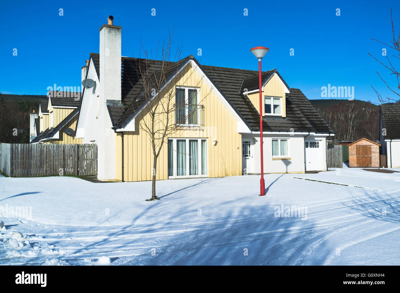 dh HOUSE HOME Modern house in snow Cairngorm area Stock Photo