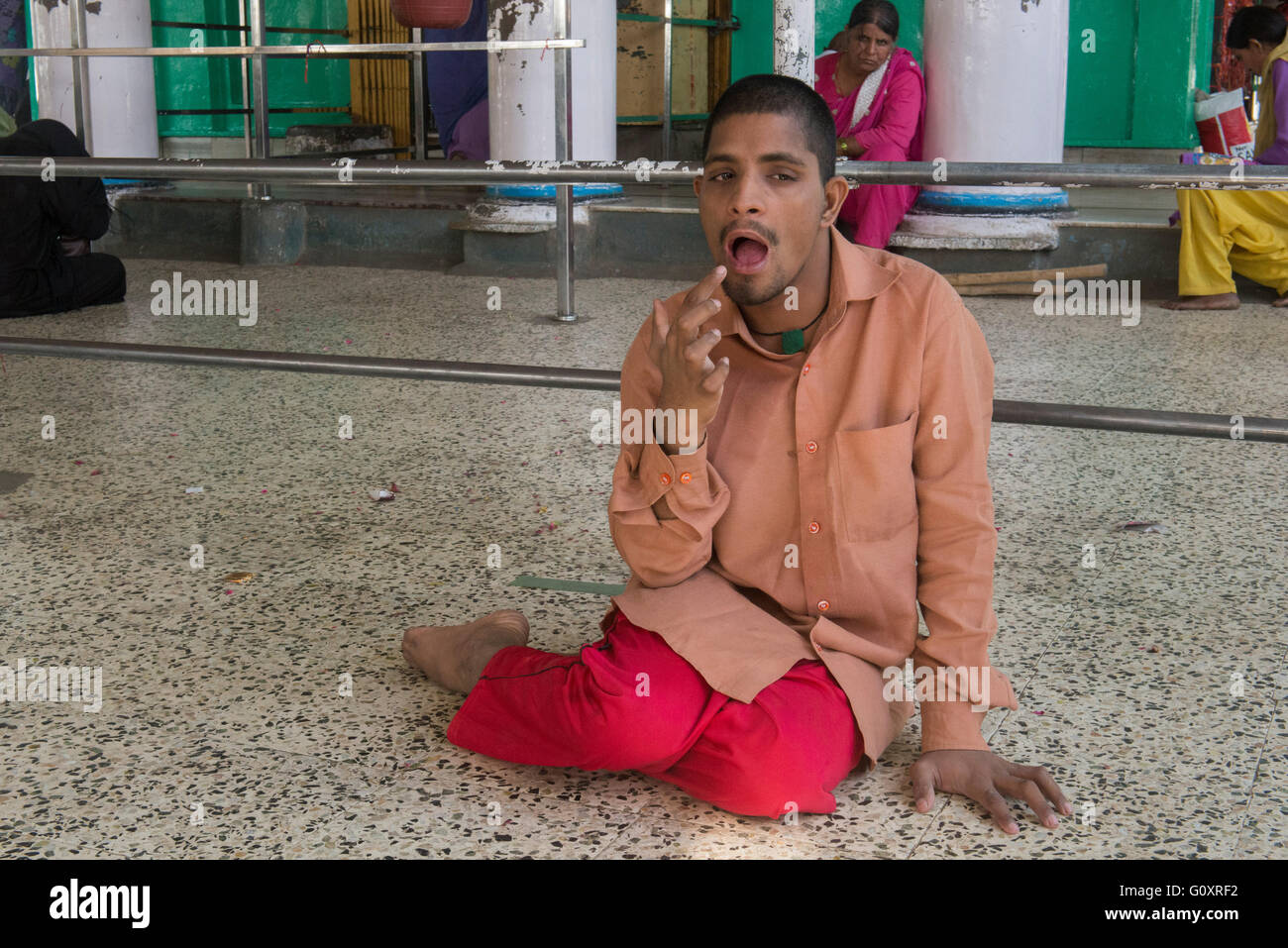 Hussain Tekri, Possessed Man At The Shrine Stock Photo Alamy
