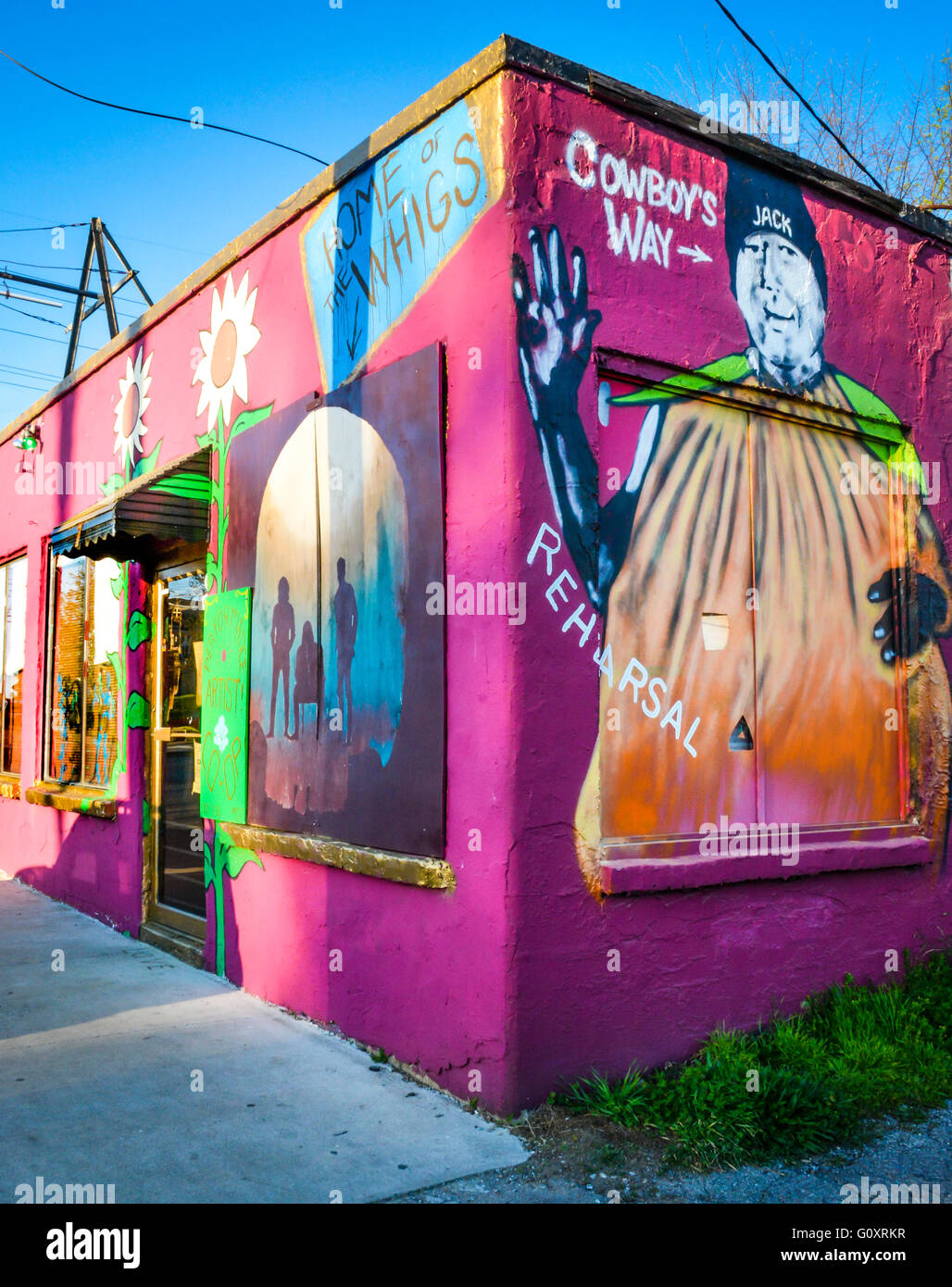 The Performance Artist Co-Op building is wildly artisitc and colorful at 5-Points, the trendy East Nashville hip neighborhood Stock Photo