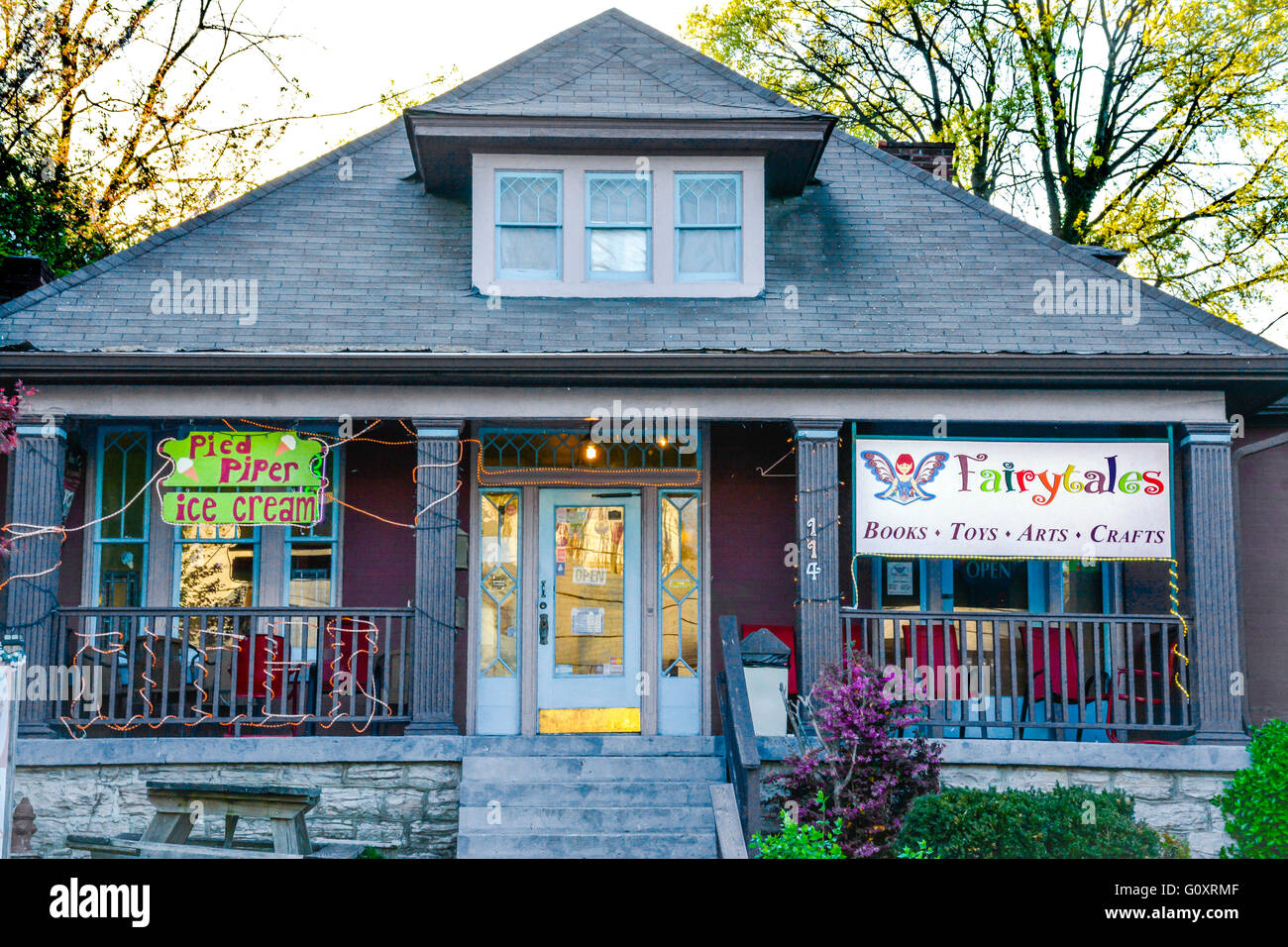 The Pied Piper Ice Cream Shop and Fairytales Book, Arts and Crafts stores share house in 5 Points district of East Nashville, TN Stock Photo