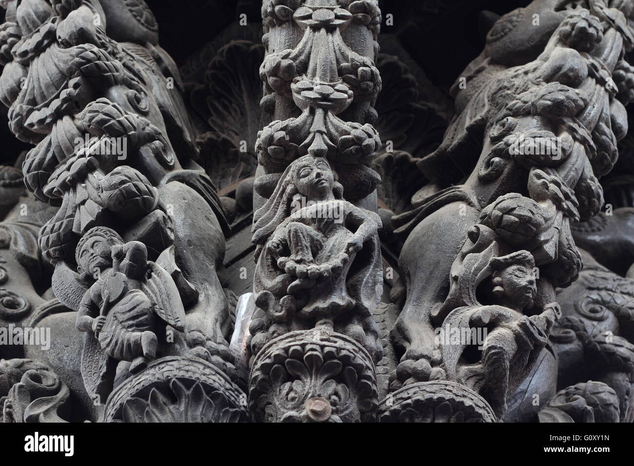Intricate carving on wooden pillar, indo persian style, found in Ahmedabad, Gujarat Stock Photo