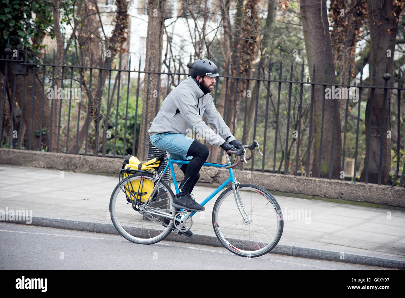 Cycling leggings hi-res stock photography and images - Alamy