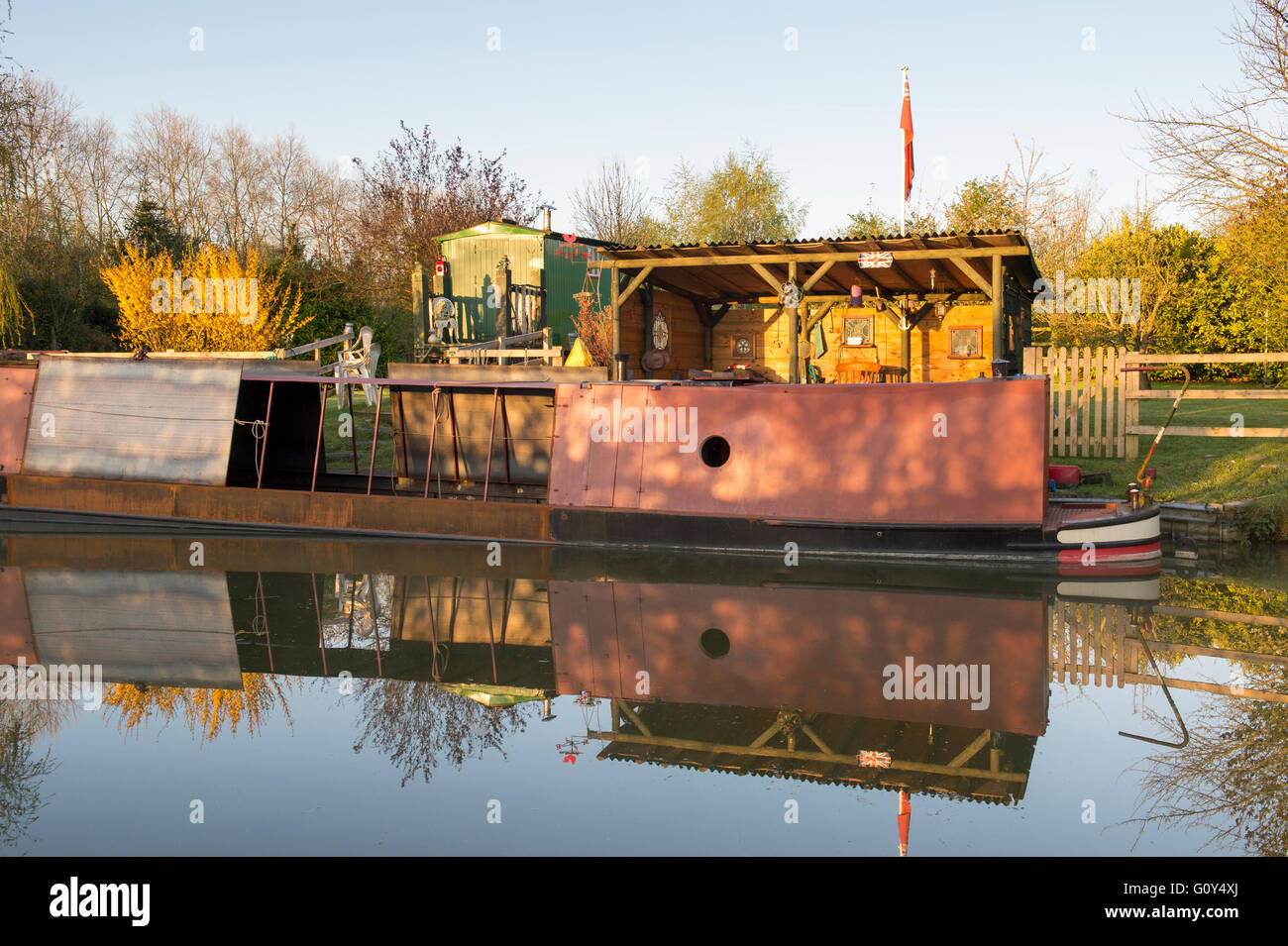 Building a canal boat on the oxford canal. Cropredy, Oxfordshire, England Stock Photo