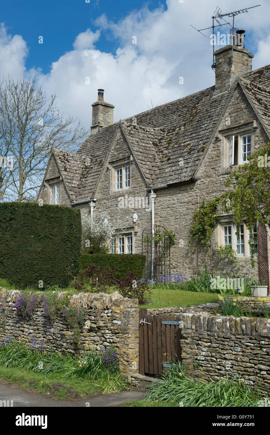 Semi detached house front garden hires stock photography and images