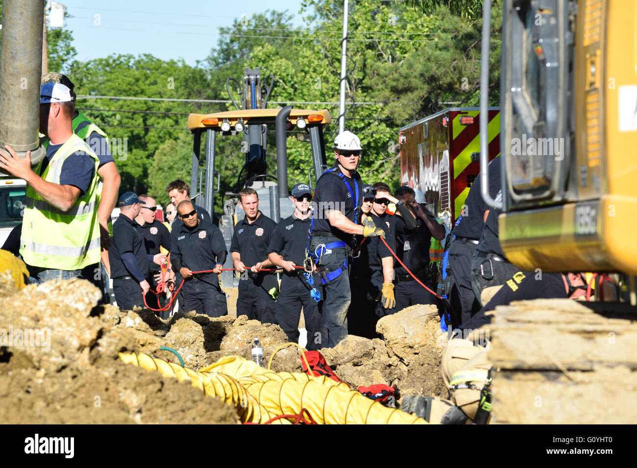 Irving, TX, USA. 5th May, 2016. Rescue workers help dig out a construction worker who was trapped in a twelve foot deep ditch. Credit:  Brian Humek/Alamy Live News. Stock Photo