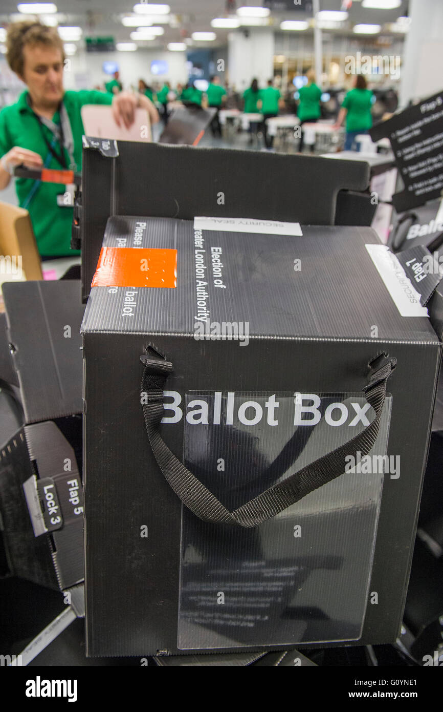 Ballot papers pile hires stock photography and images Alamy