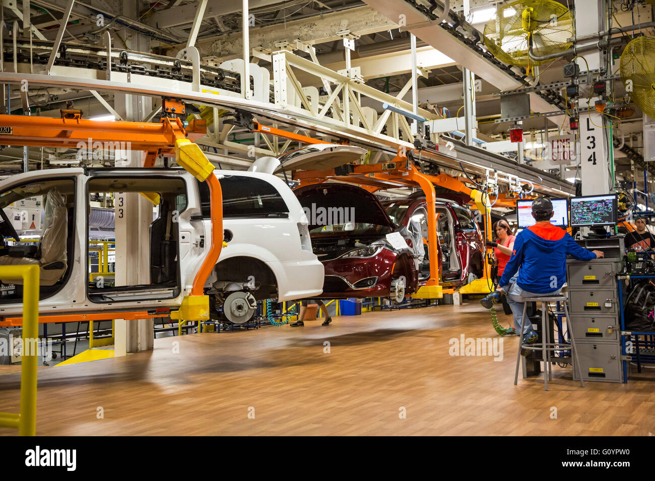 Windsor, Ontario, Canada. 6th May, 2016. Fiat Chrysler Automobiles' Windsor Assembly Plant, where FCA is launching the 2017 Chrysler Pacifica. Workers at the plant are members of Unifor, the largest private sector union in Canada. Credit:  Jim West/Alamy Live News Stock Photo