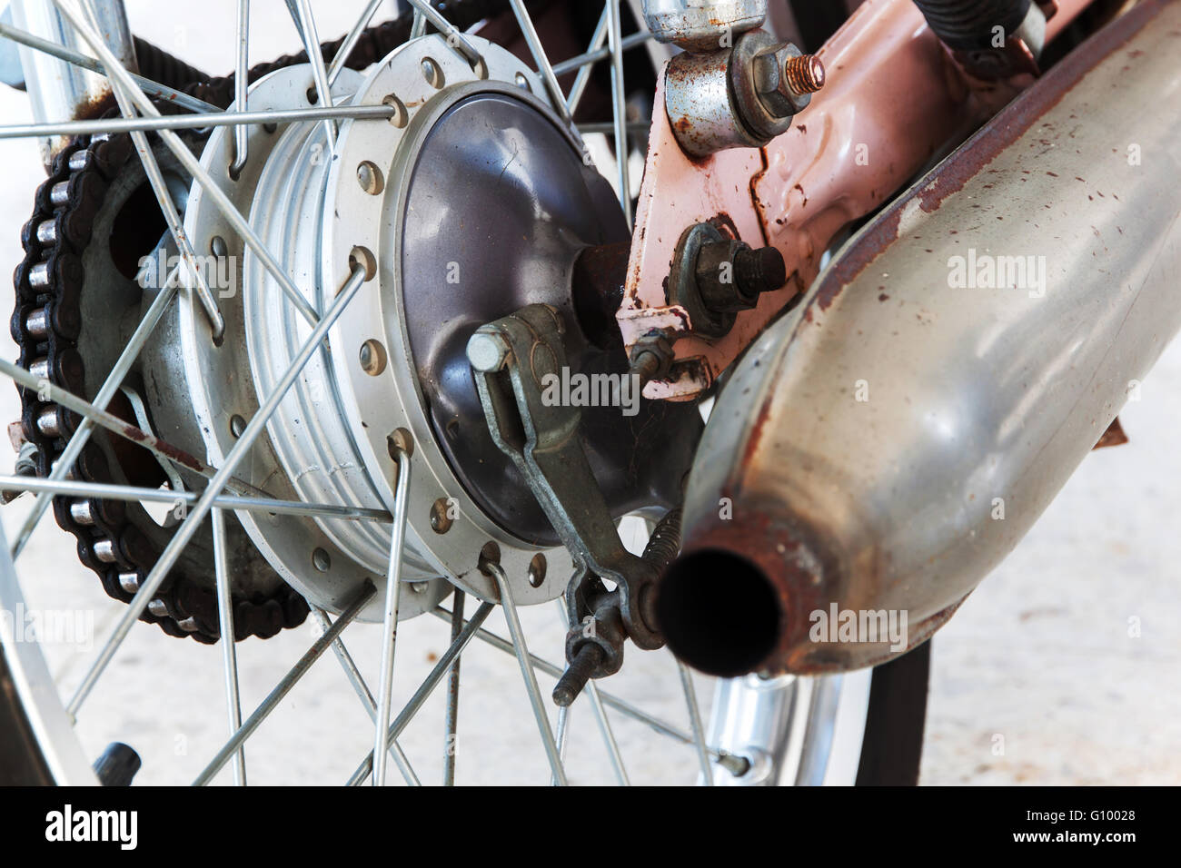 Drum brakes at the rear hires stock photography and images Alamy