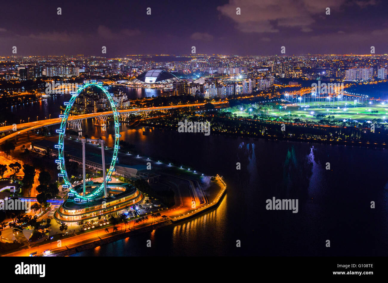 Downtown singapore night flyer hi-res stock photography and images - Alamy