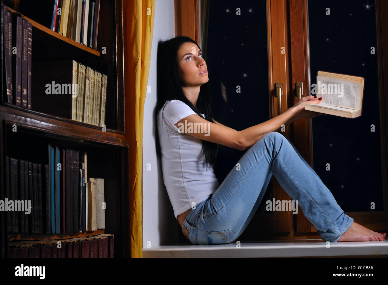 из окна гостиной открывался довольно унылый