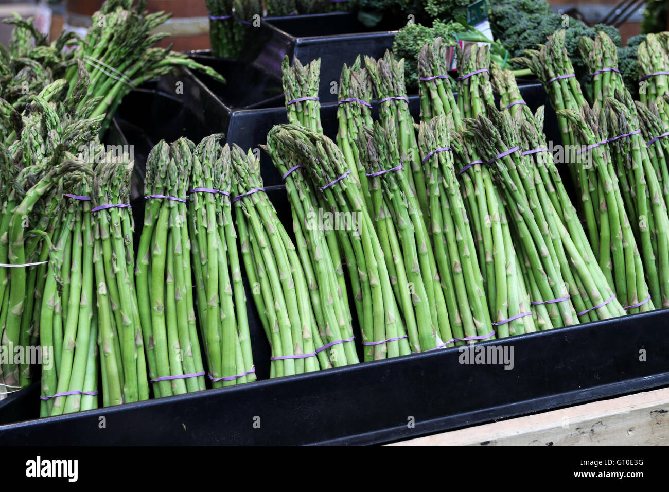 Asparagus for sale at local green grocery store Stock Photo Alamy