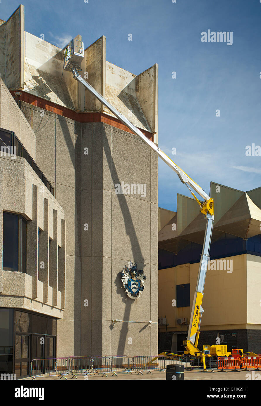 High elevated cherry picker hi-res stock photography and images - Alamy