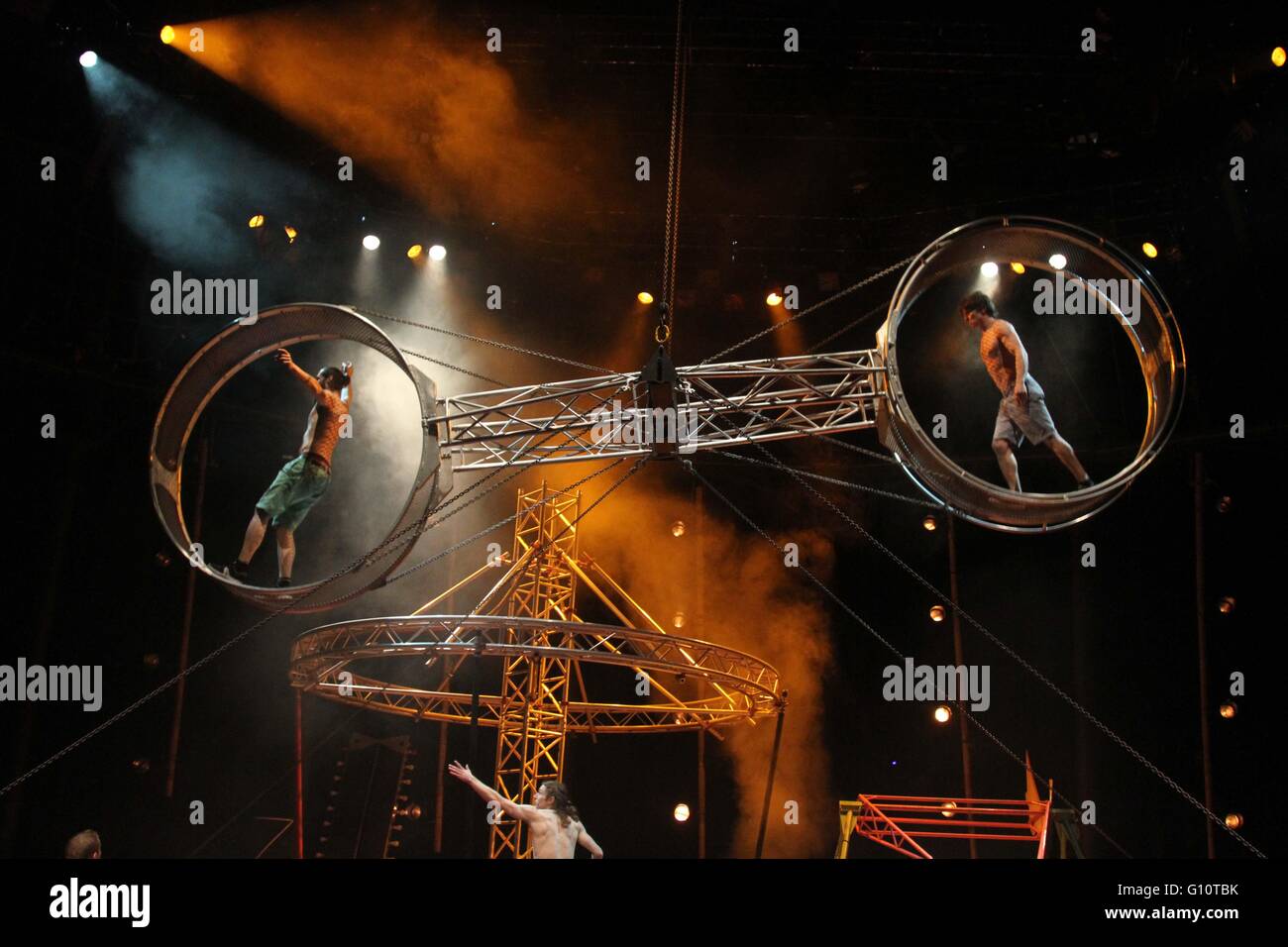 Race Horse acrobatic troupe from Finland take part in Circusfest 2016 ...