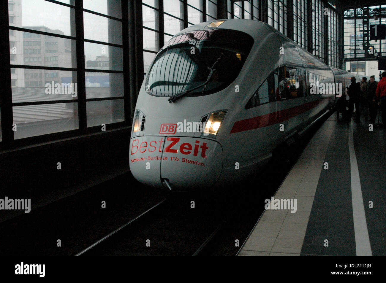 ICE auf dem Weg nach Hamburg - feierliche Eroeffnung der ICE-Verbindung ...