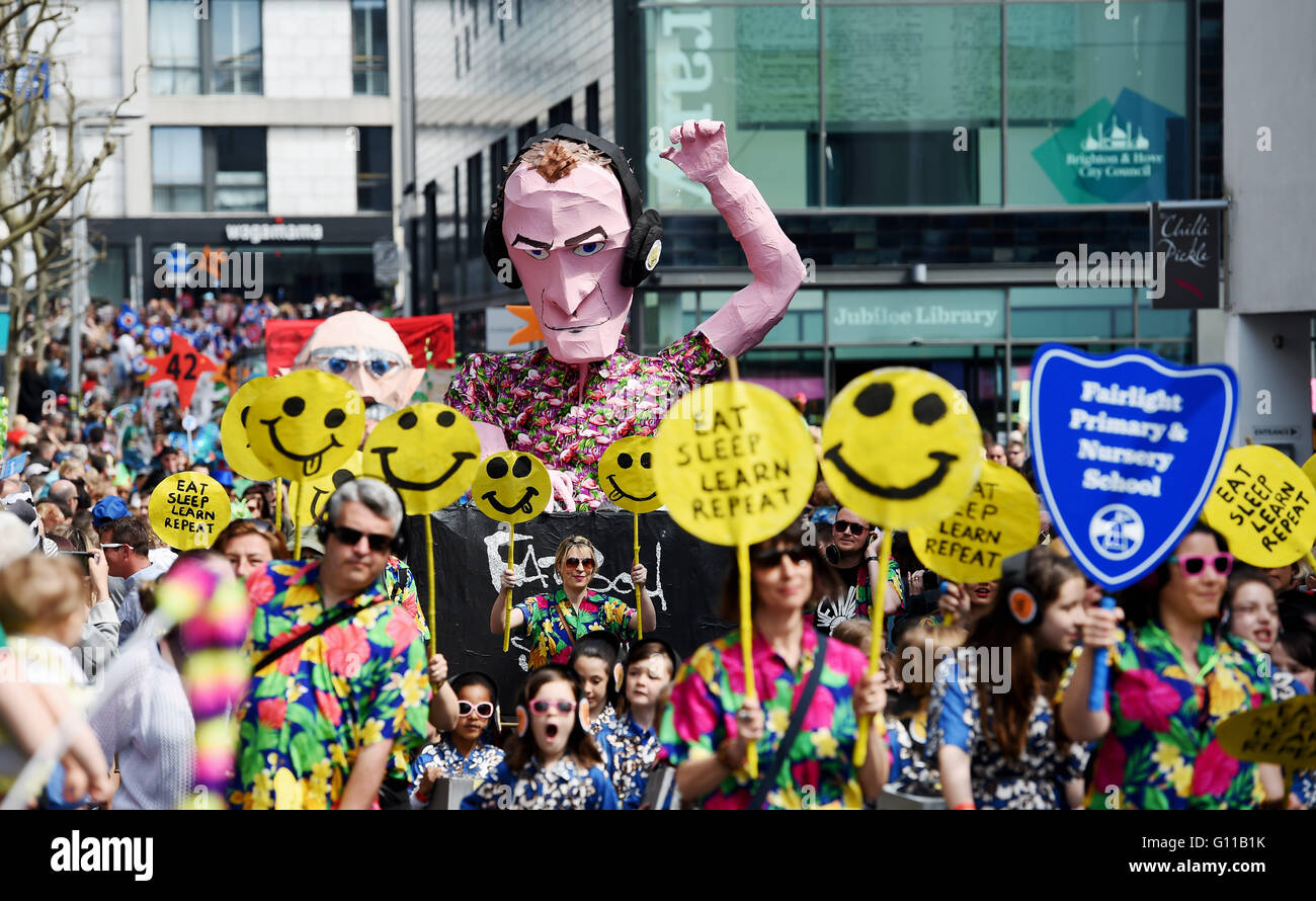 Brighton UK 7th May 2016 - A giant puppet of FatBoy Slim who lives in the city joins in the Brighton Festival Children's Parade today with over 5000 local children taking part . The parade is organised by Community Arts Charity Same Sky with this years theme being Brighton Celebrates Credit:  Simon Dack/Alamy Live News Stock Photo